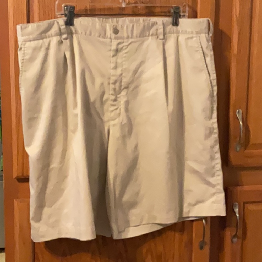 Gently used men’s Nike golf shorts size 42